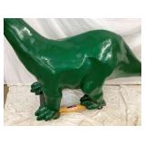 CLOSEUP STATION DINO