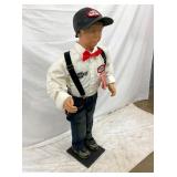 CLOSEUP TEXACO ATTENDANT