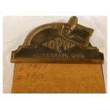 CLOSE UP VIEW TOP STORE HOLDER 