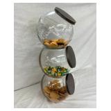 CLOSEUP VIEW GLASS JAR SET