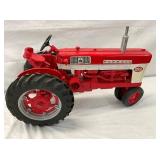 ERTL 1:8TH SCALE FARMALL 560