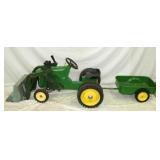 JOHN DEERE ERTL TRACTOR W/ TRAILER