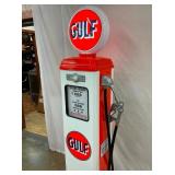 GULF REPLICA GAS PUMP W/ GLOBE