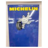 MEASURES 13 1/2 X 33 