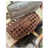 CLOSEUP VIEW FOOT REST