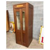 MEASURES 31W X 83T X 30 1/2D 