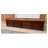 MEASURES 10 1/2FT.(L)X29IN.(T)X27IN(D)