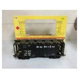 ARISTO 2-BAY COVERED HOPPER CAR