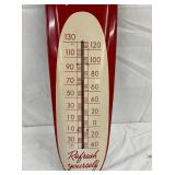 CLOSEUP VIEW THERMOMETER