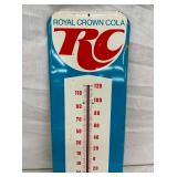 CLOSEUP VIEW THERMOMETER