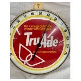 CLOSEUP VIEW THERMOMETER