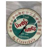 CLOSEUP VIEW THERMOMETER