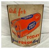 CLOSEUP VIEW OTHERSIDE KRUST BREAD