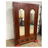 DOUBLE DRAWERS ON THE BOTTOM