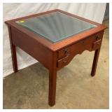 BEVELED GLASS TOP 26X26X22