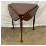 HARDEN MAH. CORNER DROPLEAF TABLE