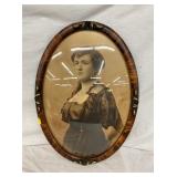EARLY VINTAGE OVAL PICTURE
