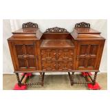 UNUSUAL OAK ARTS AND CRAFTS SIDEBOARD