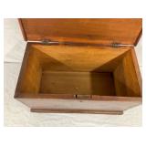 CLEAN INSIDE VIEW WALNUT BOX