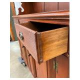 CLOSEUP DOVETAILED DRAWERS