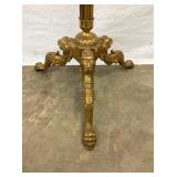 CLOSEUP VIEW FOOTED BASE