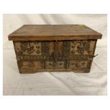 EARLY HANDMADE TRUNK 