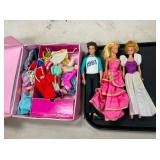 BARBIES AND ASSESSORIES