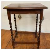 OAK TABLE W/ ROPE TWIST 22X16