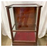 DEPARTMENT STORE UPRIGHT DISPLAY CASE