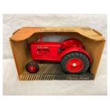 CLASSIC TRACTOR SERIES COOP W/ BOX