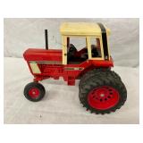 1586 INTERNATIONAL TRACTOR