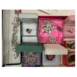 BROOCHES, RINGS, BRACELETS, ETC. 