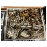 COSTUME JEWELRY BRACELTS 