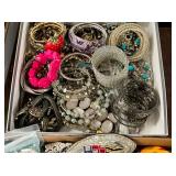 COSTUME JEWELRY BRACELTS 