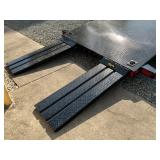 Retractable loading ramps 