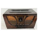 Philco Tabletop Radio, Wooden Case, 16×9 1/2 Inches