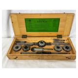 Mayhew Screw Plate Set No. 420 in Wooden Box