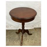 Round Mahogany Pedestal Table 
