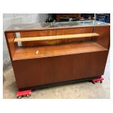 FLOOR MODEL SHOWCASE 