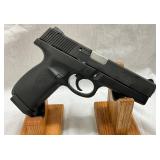 Smith & Wesson Model SW40F .40 Caliber Semi-Automatic Pistol 4 clips total 