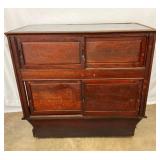 BACKVIEW W/SLIDING DOORS