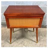 VINTAGE SEWING MACHINE W/ CABINET