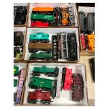 COLLECTION TRAIN CARS AND ASSESSORIES