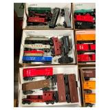 COLLECTION TRAIN CARS AND ASSESSORIES