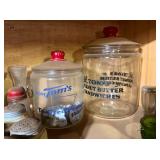 VARIOUS WHITE HOUSE AND JARS