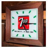 16IN 7UP CLOCK