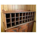 UNUSUAL OAK DIVIDER CABINET TOP