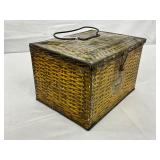 with Wicker Pattern