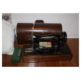 Singer Sewing Machine with Wooden Case and Key Lock