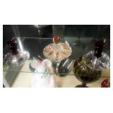 assorted collectable and antique art glass 